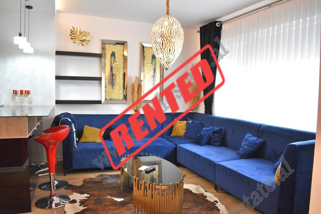 Apartament 1+1 modern me qira ne rrugen e Kosovareve prane Liqenit Artificial ne Tirane.&nbsp;
Pozi
